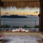 MAIA Luxury Resort & Spa - La baignoire extérieure au crépuscule d'une Ocean Panoramic Villa