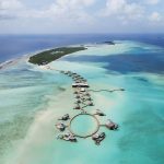 Soneva Jani - une vue aérienne des Water Retreats et de l'île