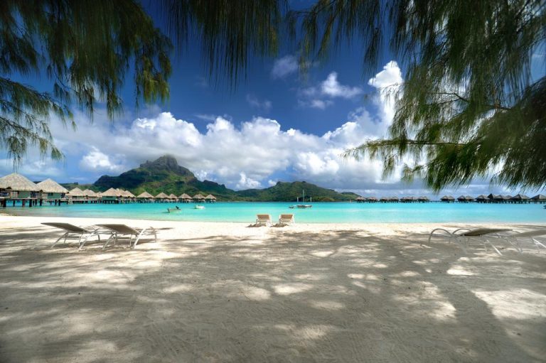 Tahiti Moorea Bora Bora - La plage du Méridien Bora Bora